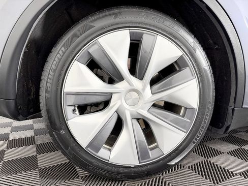Used 2023 Tesla Model Y Long Range AWD/4WD image 23