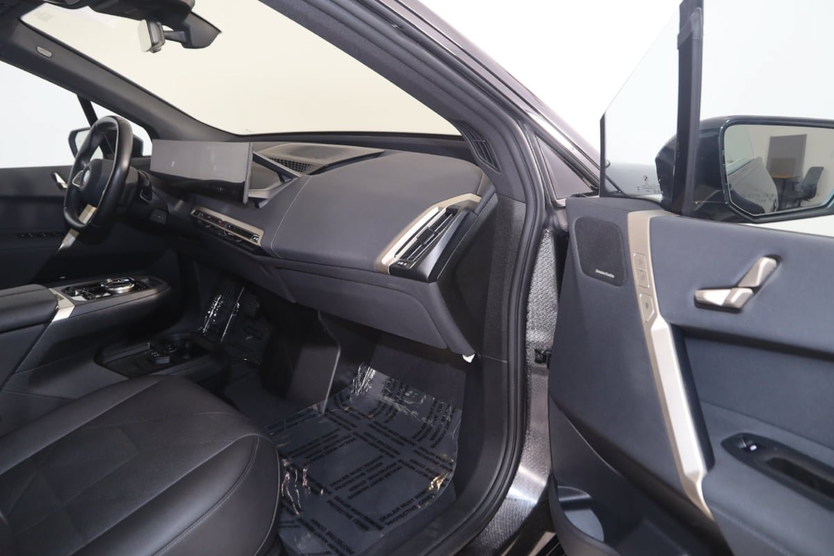 Used 2024 BMW iX xDrive50 w/ Sport Package AWD/4WD image 39