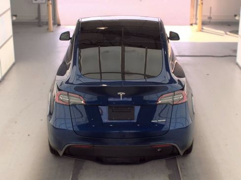 Used 2023 Tesla Model Y Long Range AWD/4WD image 3