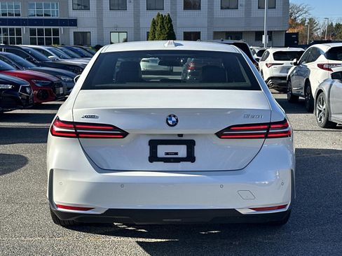 Used 2024 BMW 530i xDrive w/ Convenience Package image 4