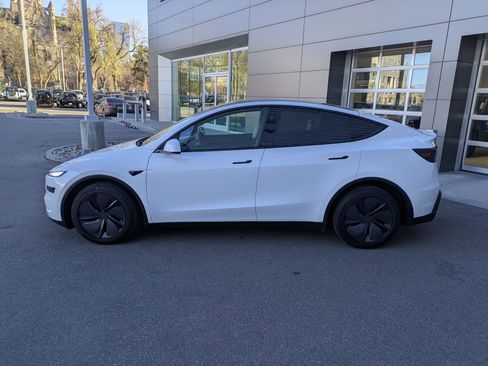 Used 2026 Tesla Model Y Long Range image 6