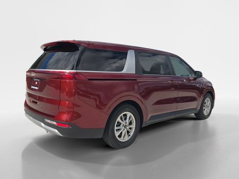 Used 2024 Kia Carnival LX FWD image 3