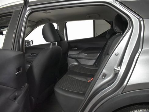 Used 2021 Nissan Kicks SV image 26