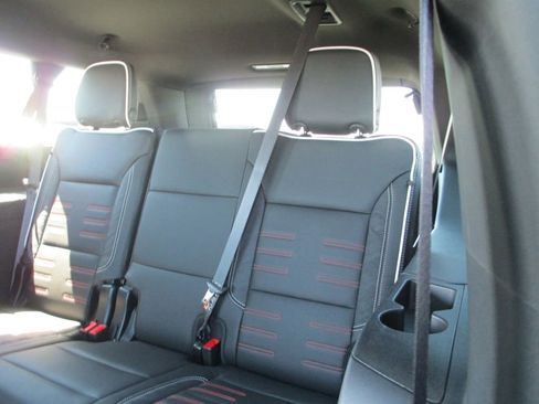 Used 2025 GMC Yukon XL AT4 Ultimate AWD/4WD image 25