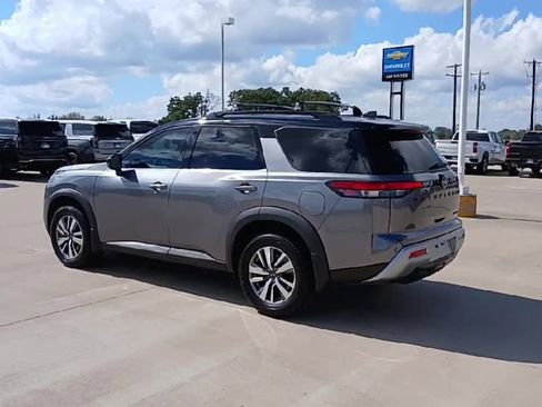 Used 2023 Nissan Pathfinder SL w/ Lighting Package (N92) image 6