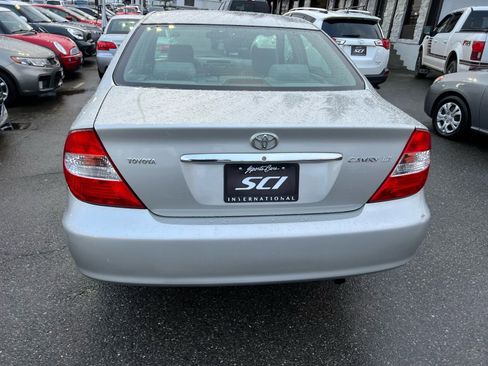 Used 2004 Toyota Camry LE image 2