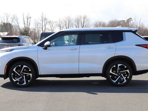 Used 2022 Mitsubishi Outlander SE image 4