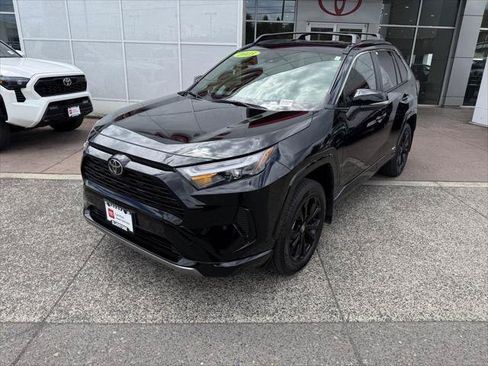 Certified 2025 Toyota RAV4 SE w/ Convenience Package AWD/4WD image 2