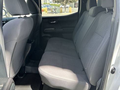 Used 2017 Toyota Tacoma TRD Off-Road AWD/4WD image 19