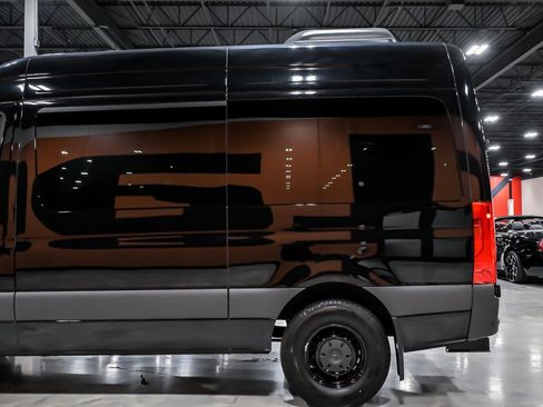 Used 2024 Mercedes-Benz Sprinter 2500 image 9