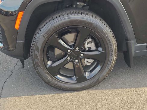 Used 2022 Jeep Grand Cherokee L Limited w/ Luxury Tech Group II image 16