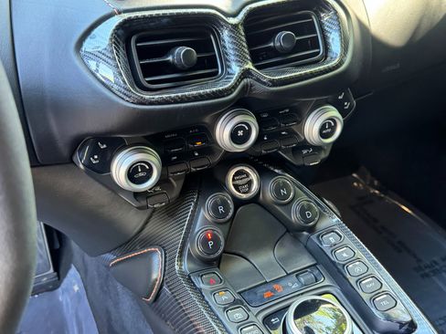 Used 2020 Aston Martin V8 Vantage Coupe RWD image 43