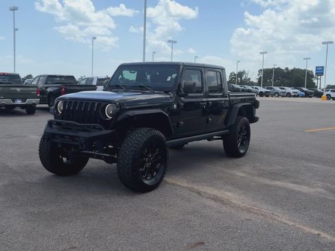 Used 2021 Jeep Gladiator Sport AWD/4WD image 4
