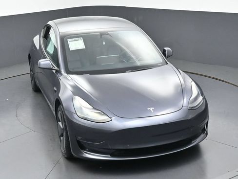 Used 2022 Tesla Model 3 Long Range AWD/4WD image 4
