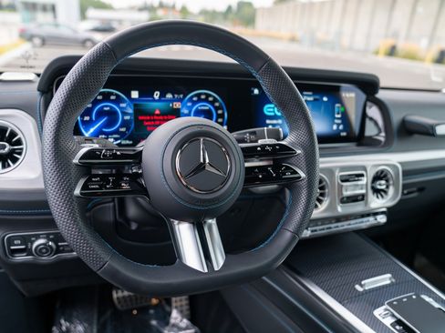 Used 2025 Mercedes-Benz G 580 w/ EQ Technology image 14