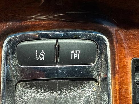Used 2015 Lincoln MKS AWD w/ Equipment Group 201A image 26