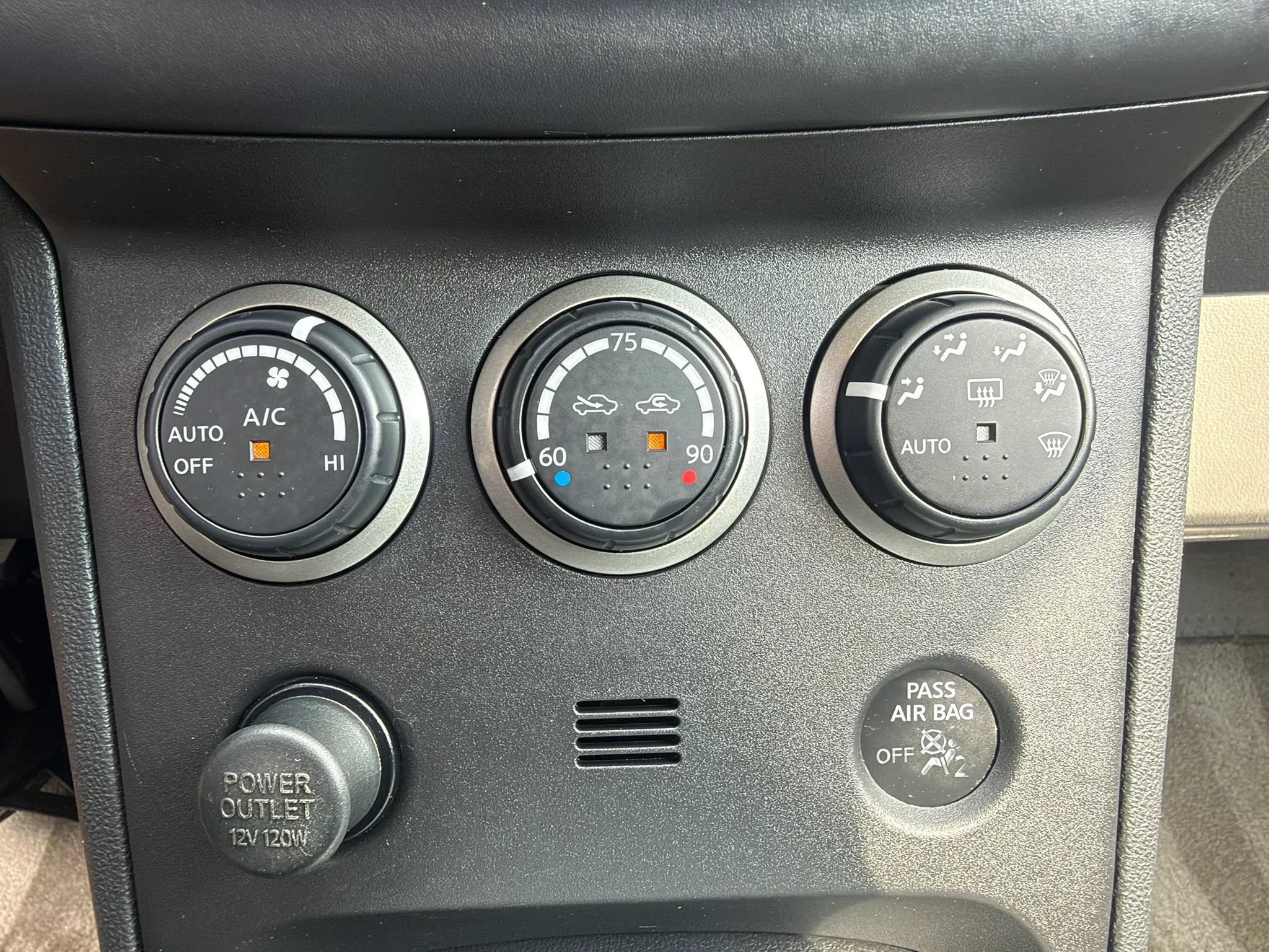 Used 2011 Nissan Rogue SV w/ SL Pkg AWD/4WD image 22
