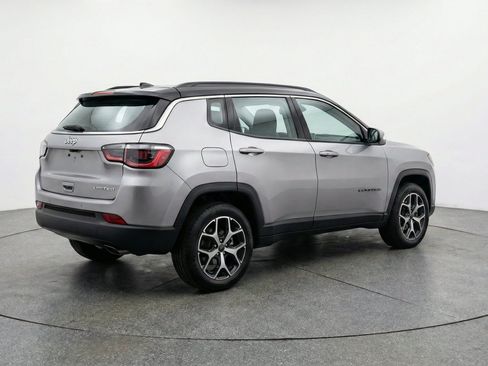 Used 2025 Jeep Compass Limited AWD/4WD image 9