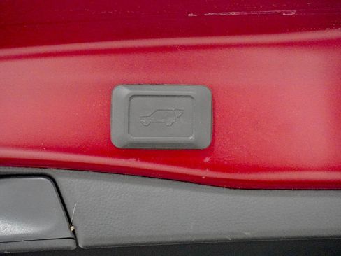 Used 2024 Toyota RAV4 XLE Premium image 10