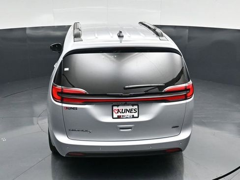 New 2026 Chrysler Pacifica Select image 48