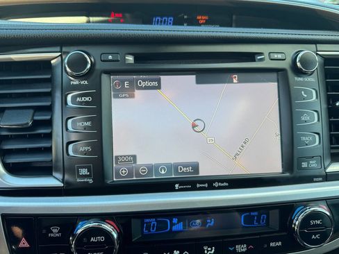 Used 2019 Toyota Highlander Limited Platinum AWD/4WD image 21