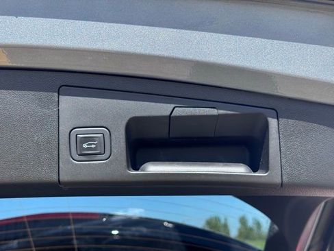 Used 2024 Cadillac XT4 Premium Luxury image 32