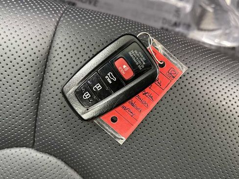 Certified 2019 Toyota Avalon XSE image 31