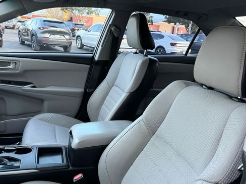 Used 2017 Toyota Camry SE image 13