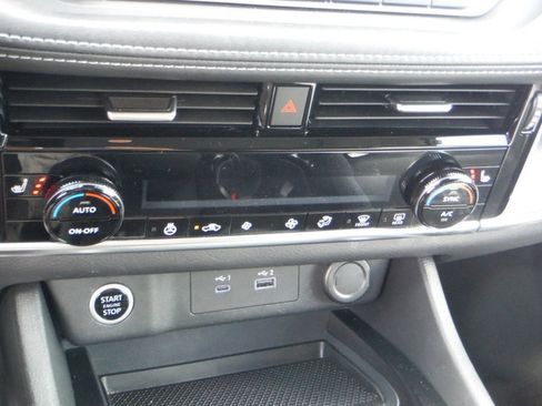 Used 2022 Nissan Rogue SV w/ SV Premium Package AWD/4WD image 20