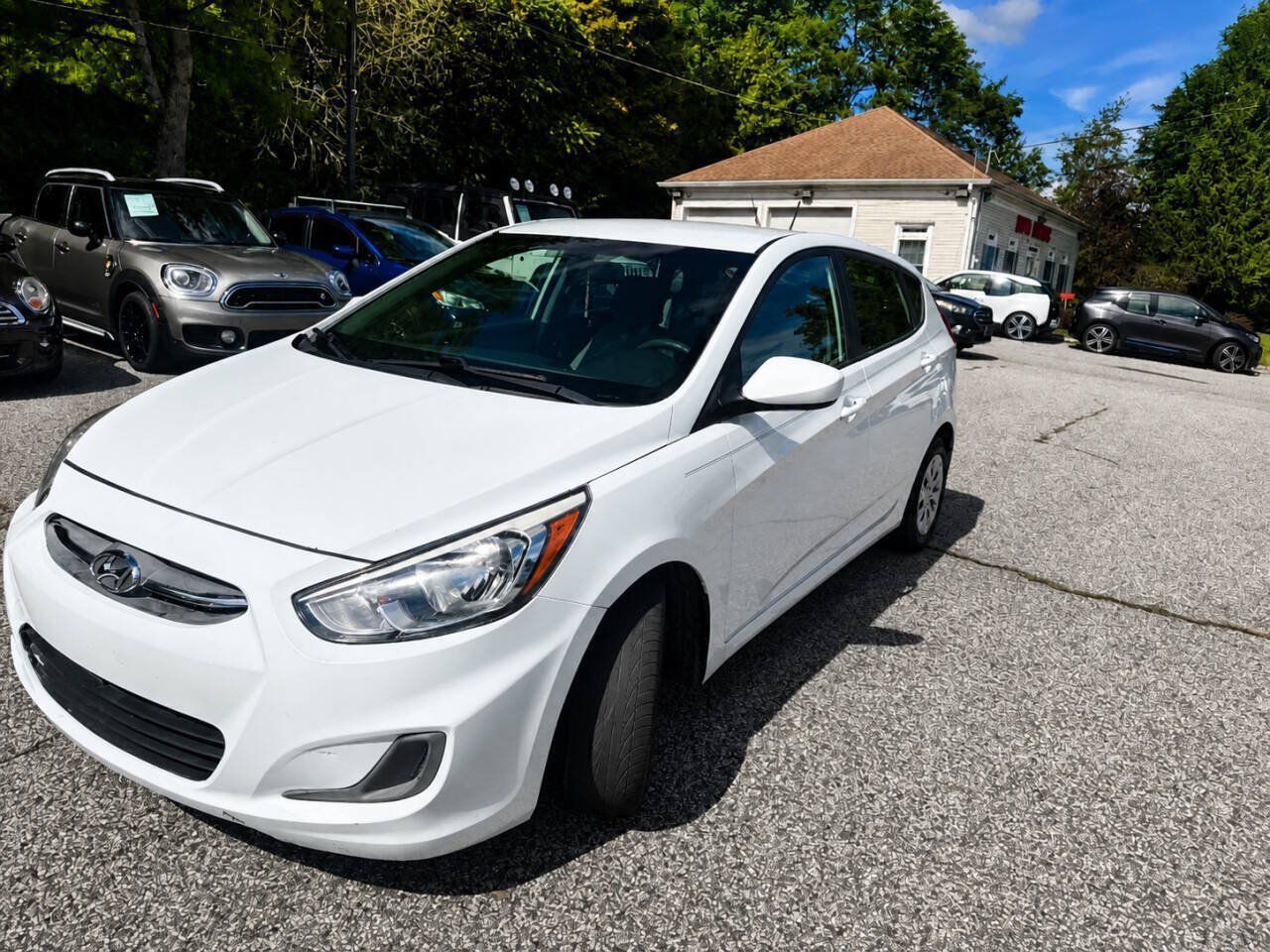 Used 2017 Hyundai Accent SE FWD image 2