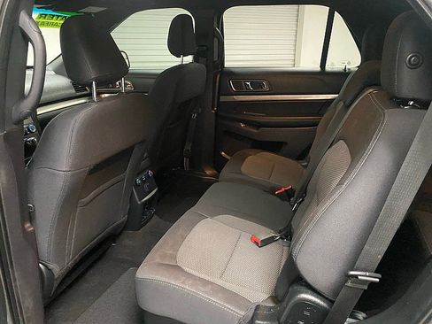 Used 2019 Ford Explorer XLT image 11
