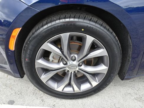 Used 2019 Chrysler Pacifica Limited w/ Tire & Wheel Group FWD image 35