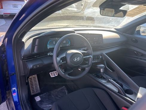 Used 2025 Hyundai Elantra Sport image 8