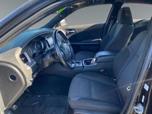 Used 2022 Dodge Charger SXT RWD image 9