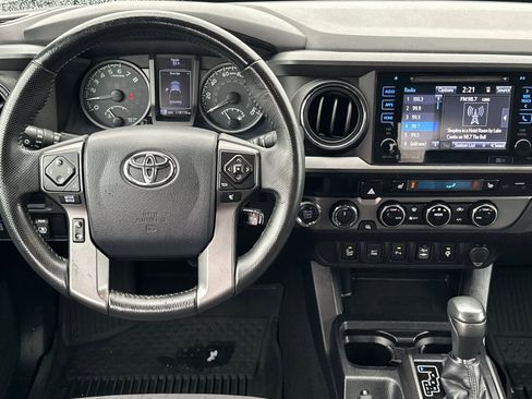 Used 2017 Toyota Tacoma TRD Off-Road w/ Premium & Technology Package image 13