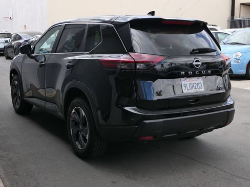 Used 2024 Nissan Rogue SV FWD image 5