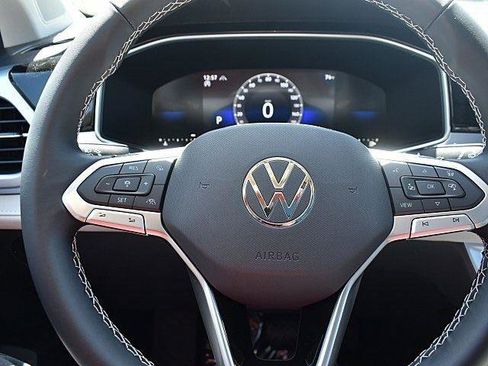 New 2025 Volkswagen Taos SE image 10