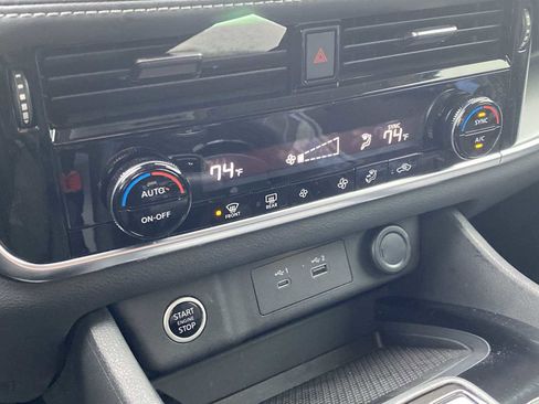 Used 2021 Nissan Rogue SV image 25