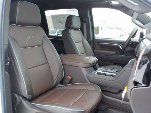 New 2026 GMC Sierra 3500 Denali w/ Denali Reserve Package image 33