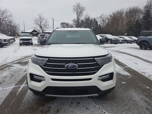 Certified 2022 Ford Explorer XLT w/ Equipment Group 202A image 11