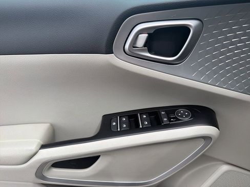 Used 2020 Kia Soul LX image 13