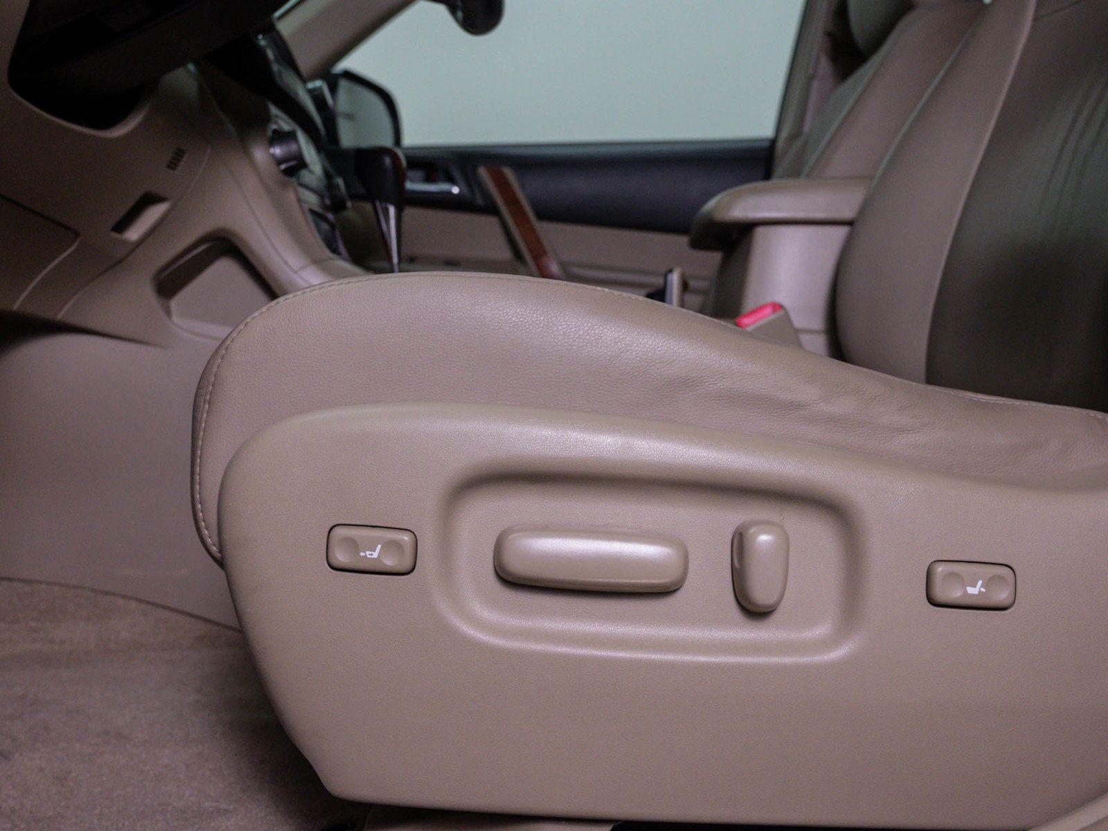 Used 2010 Toyota Highlander Limited w/ Extra Value Pkg 8 AWD/4WD image 20