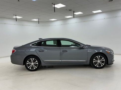 Used 2019 Buick LaCrosse Essence image 2
