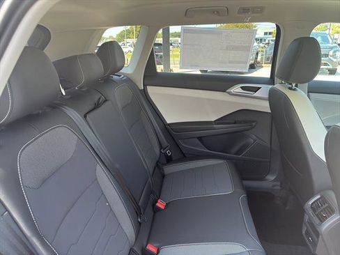 New 2025 Volkswagen Taos SE image 10