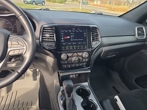 Used 2021 Jeep Grand Cherokee Laredo X image 19