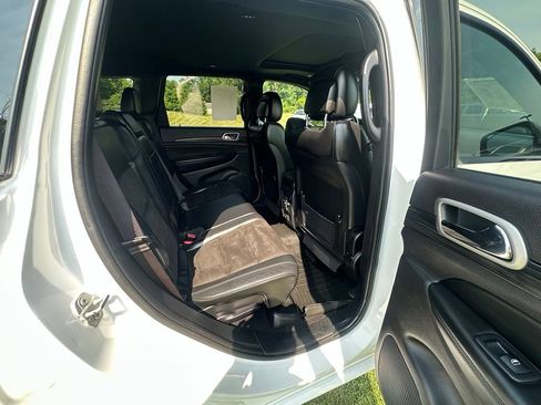 Used 2020 Jeep Grand Cherokee Altitude RWD image 12