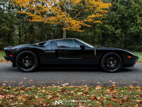 Used 2005 Ford GT RWD image 39