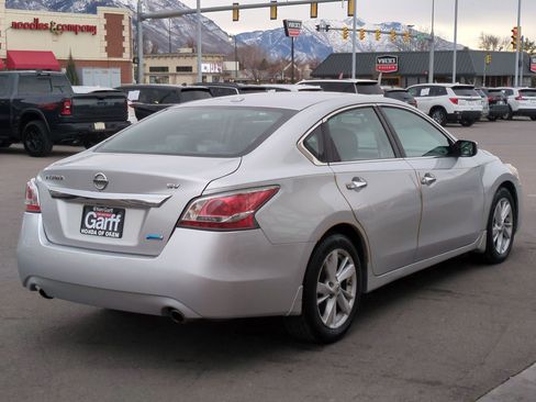 Used 2014 Nissan Altima 2.5 SV image 3