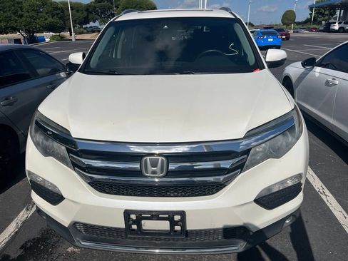 Used 2017 Honda Pilot Touring image 2