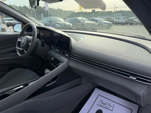 Used 2023 Hyundai Elantra SEL w/ Convenience Package image 16